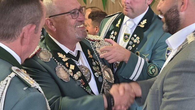 Schützenfest in Hückeswagen: Schützenkönig übernimmt symbolisch die Stadt