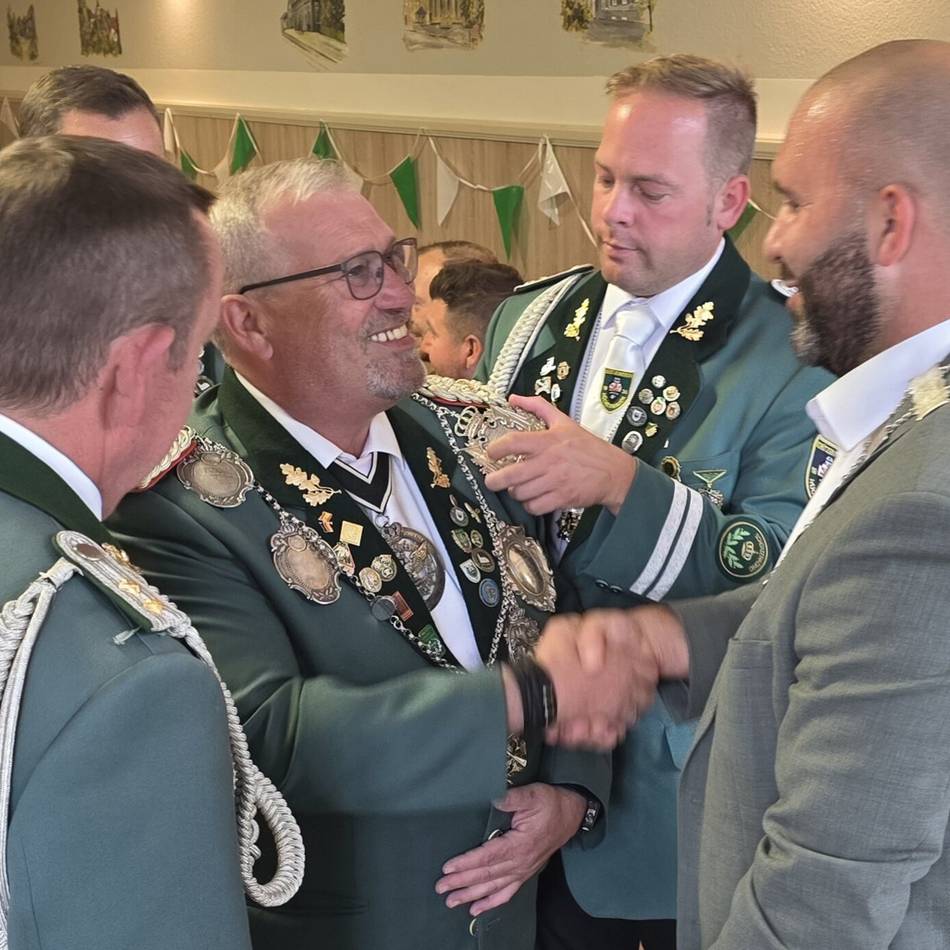 Schützenfest in Hückeswagen: Schützenkönig übernimmt symbolisch die Stadt