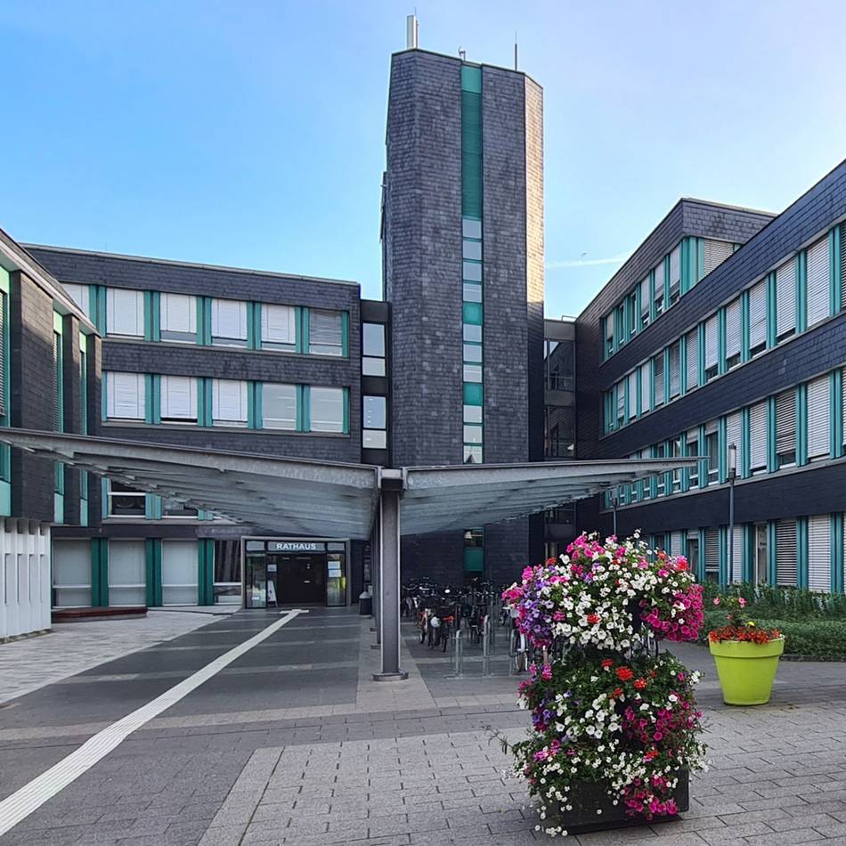 Rathaus in Langenfeld: Fünf Männer nach Einbruch in Zulassungsstelle gefasst
