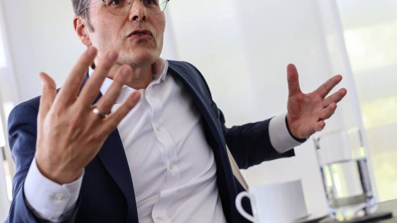Neuer Chef der Volksbank Düsseldorf Neuss: Muss jemand Angst um seinen Arbeitsplatz haben, wenn die Fusion kommt?