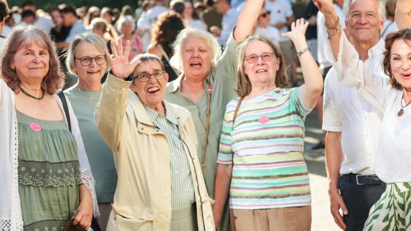 Ehemaligentreffen am Albert-Einstein-Gymnasium in Kaarst: „Je länger ich hier durchgehe, desto mehr Erinnerungen werden wach“