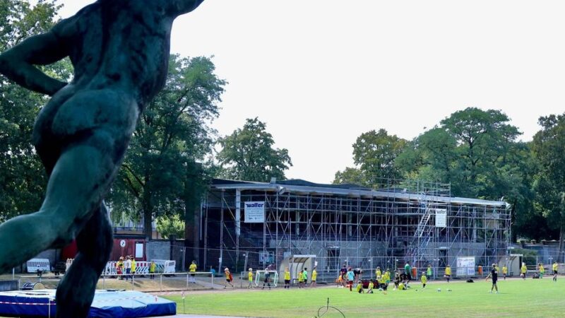 Sportanlage in Krefeld: Statik gefährdet – Hubert-Houben-Tribüne wird abgerissen