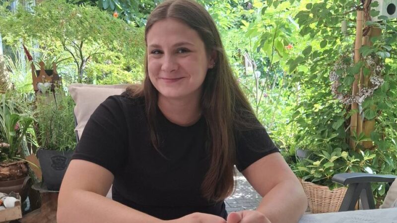Zuverlässige Helferin im Zielbereich: Mittendrin beim Xantener Rekord-Triathlon