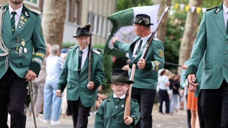 Schützen in Mönchengladbach: Vom Uropa zum Urenkel – vier Generationen beim Lürriper Patronatsfest