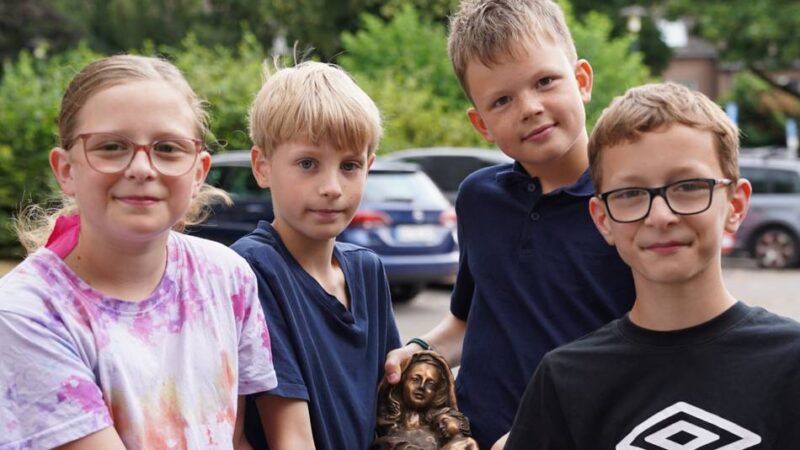 Fund in Emmerich: Rätselhafte Madonna aus dem Wald: Ehrliche Kinder wollen jetzt zu „Bares für Rares“