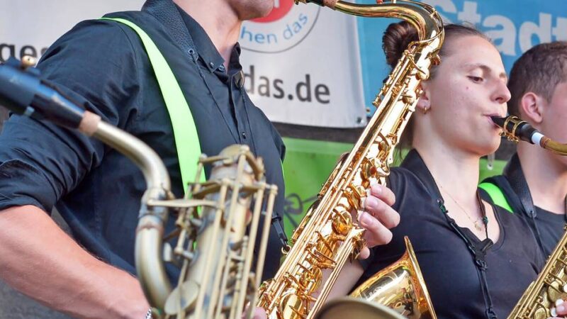 An zwei Tagen kamen junge und ältere Nevigeser am Brunnenplatz zusammen: Das „kleine Dorffest“ machte wieder großen Spaß