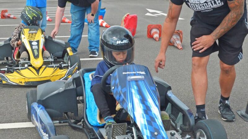 Ferienspaß für Kids mit fast 100 Angeboten hat begonnen – einige Plätze sind noch frei: Pylone mit Kart weggeschubst: „Das war cool“