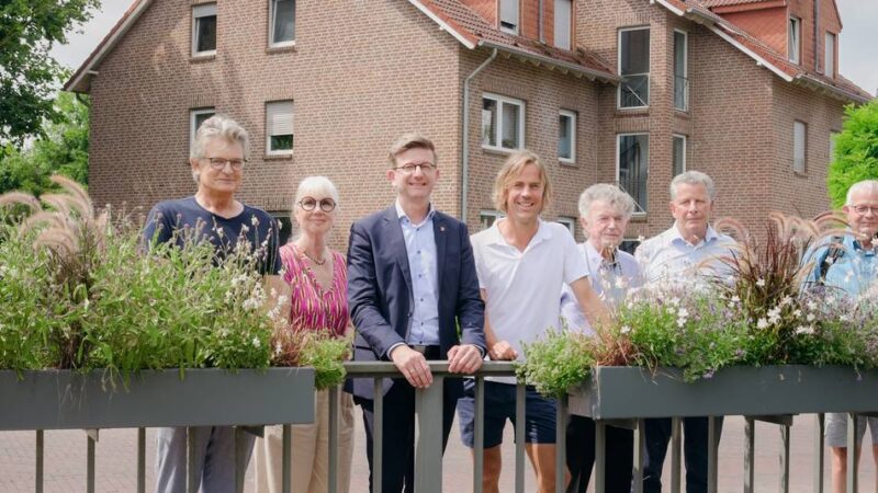 Blumenkästen als Blickfang: „Wir wollen damit zeigen: Kranenburg macht etwas“