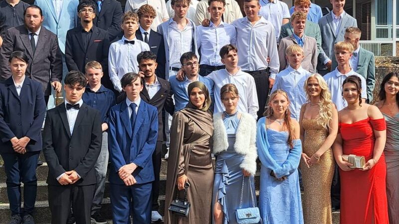 Schulabschluss in Hückeswagen: Abschied der Hauptschüler mit Tanz, Tränen und Teamgeist