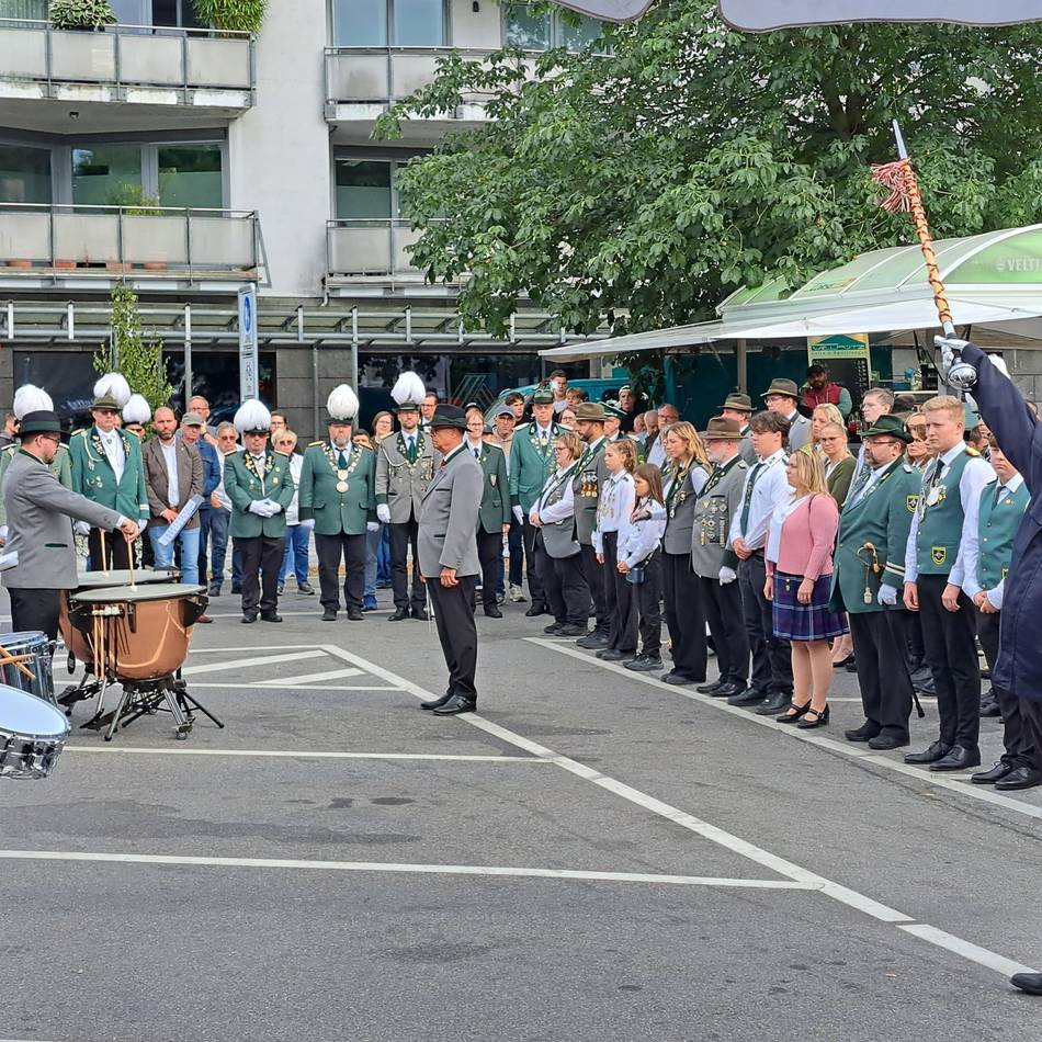 Schützenfest in Hückeswagen: Zapfenstreich der Schützen im Zeichen des Respekts
