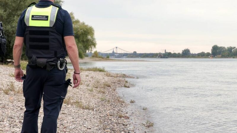 Badeverbot bei Krefeld: Teurer Badespaß im Rhein – hohe Strafen für zwei Schwimmer