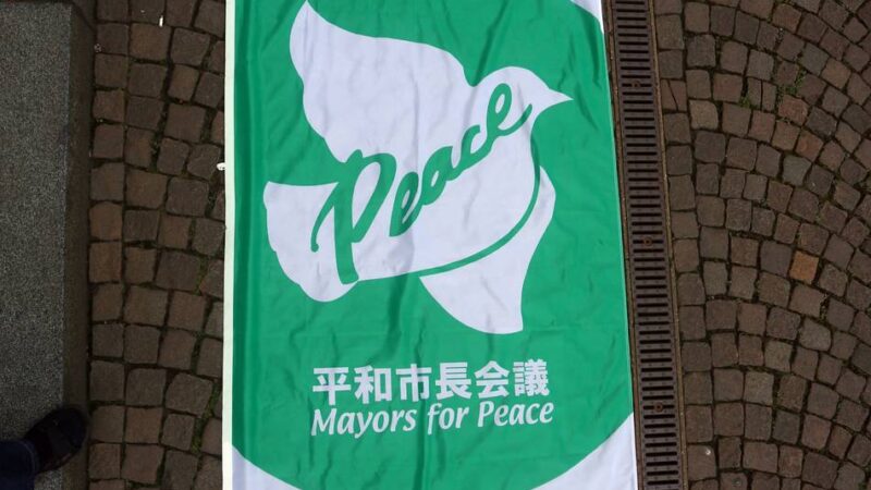 Hückeswagens „Mayor for Peace“: Ein spezieller Flaggentag für die weltweite atomare Abrüstung