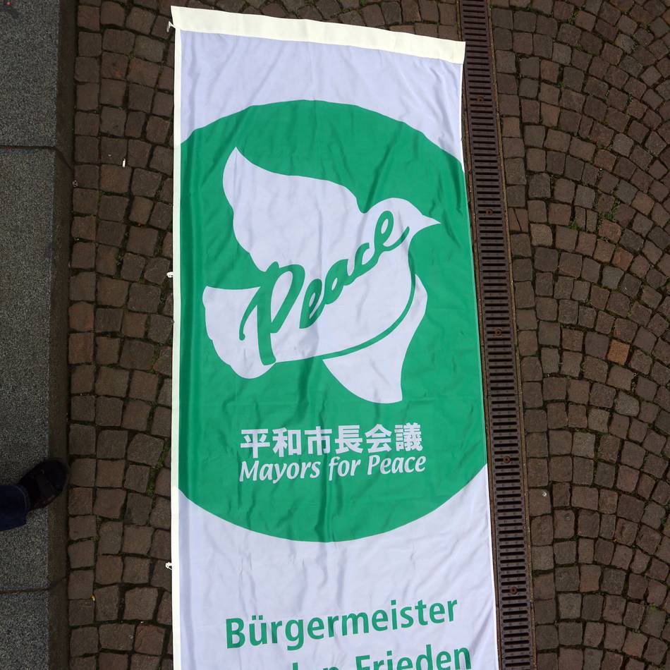 Hückeswagens „Mayor for Peace“: Ein spezieller Flaggentag für die weltweite atomare Abrüstung