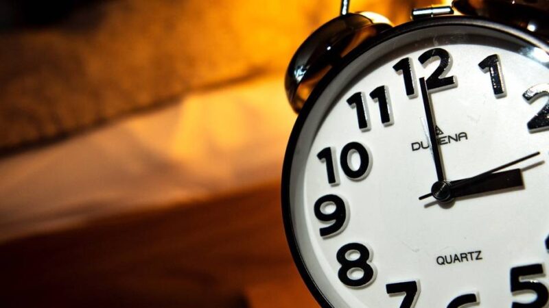Vorfall in Grefrath: Unbekannter legt sich zu Fremden ins Bett