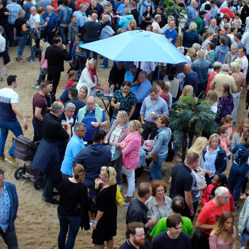 Feiern in Ratingen: Hösel feiert eine Strandparty