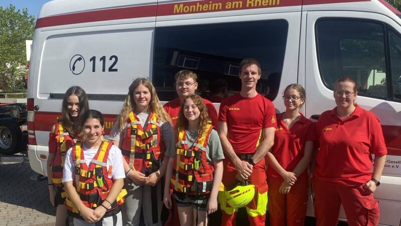Unfallprävention in Langenfeld: DLRG warnt Schüler der BvA vor Gefahren im Rhein
