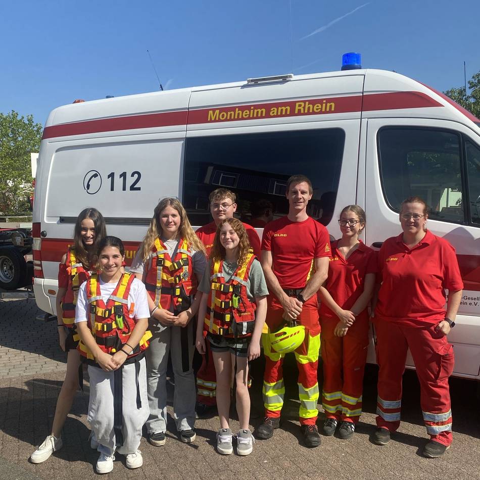 Unfallprävention in Langenfeld: DLRG warnt Schüler der BvA vor Gefahren im Rhein