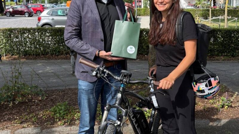 Stadtradeln in Bedburg-Hau: Bürgermeister überreicht Preis beim Stadtradeln