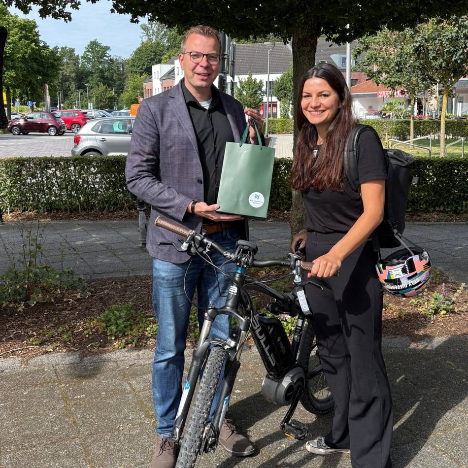 Stadtradeln in Bedburg-Hau: Bürgermeister überreicht Preis beim Stadtradeln