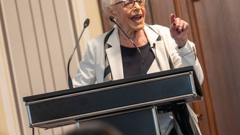 Vortrag im Oberlandesgericht: Holocaust-Überlebende Eva Weyl spricht vor Jura-Studierenden in Düsseldorf