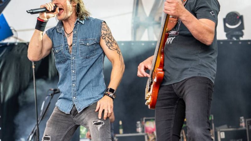 Auftritt auf der Laga-Bühne in Neuss: Bon-Jovi-Tribute-Band „verdammt nah dran“ am Original