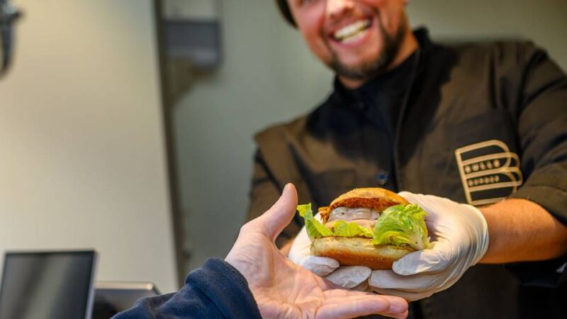 Streetfood Guide 2026: Das sind laut „Falstaff“-Magazin die besten Imbisse in Düsseldorf