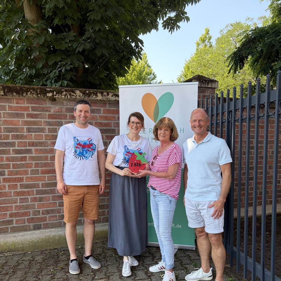 Brauchtum stärkt Ehrenamt in Meerbusch: Büdericher Schützenkönigspaar unterstützt „Meerbusch hilft“ mit 2026 Euro