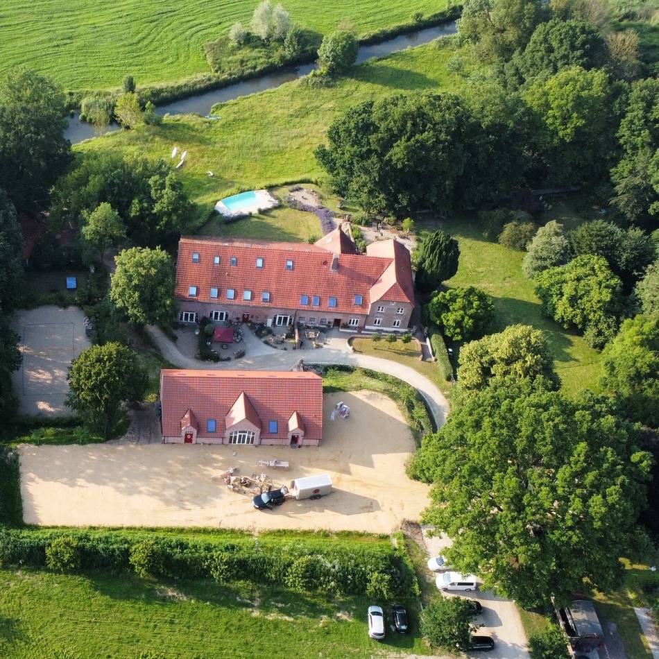 Aus der Asche: Neue Scheune auf dem Meyerhof in Kleve wird zur Eventlocation