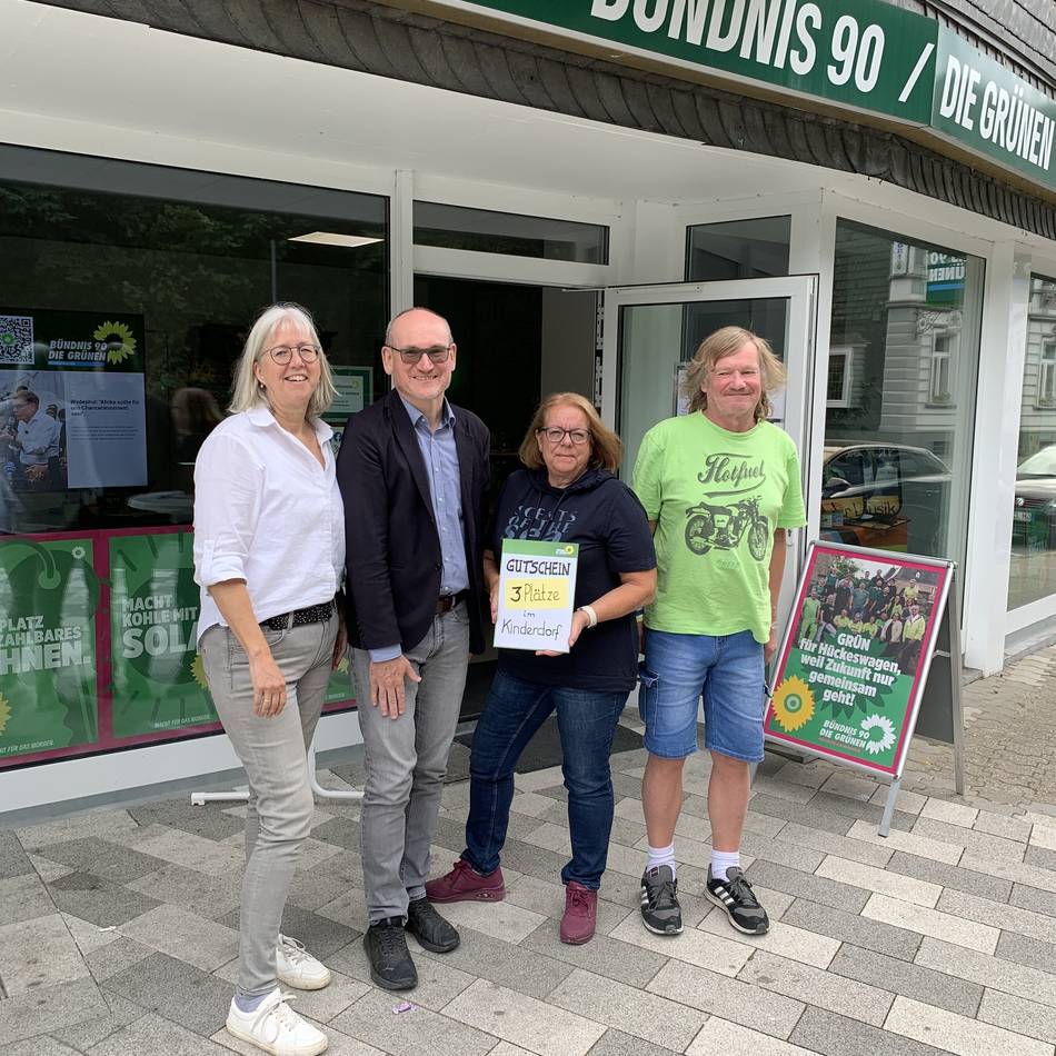 Unterstützung für die zweiwöchige Ferienaktion: Hückeswagener Grünen spenden für drei Plätze im Kinderdorf