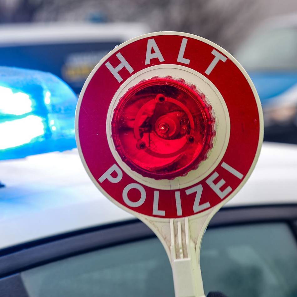 Polizeikontrolle A46: Fahrer flüchtet vor Polizei in Jüchen und wirft Kokain aus dem Auto
