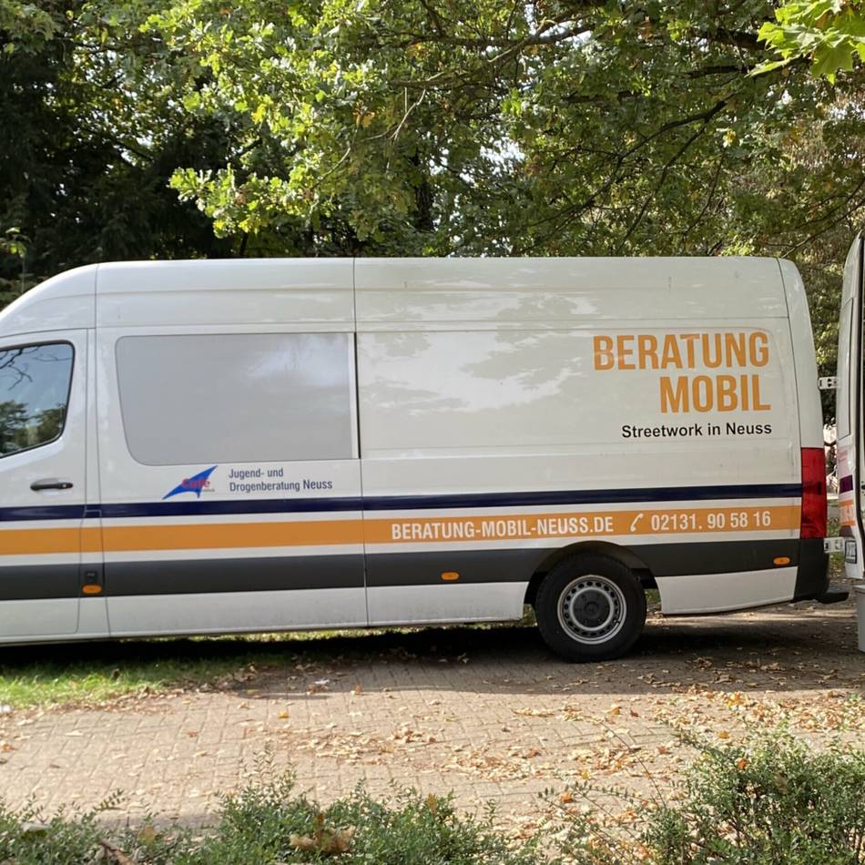 Drogenszene in Neuss: CDU fordert Bilanz – Was bringen Sozialarbeit, Kontaktcafé und Polizeipräsenz?