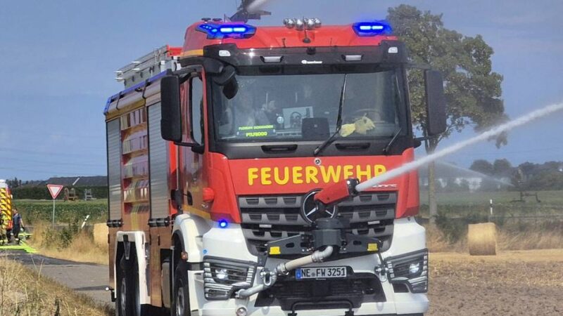 Einsätze in Dormagen: Zwei Feldbrände beschäftigen die Feuerwehr