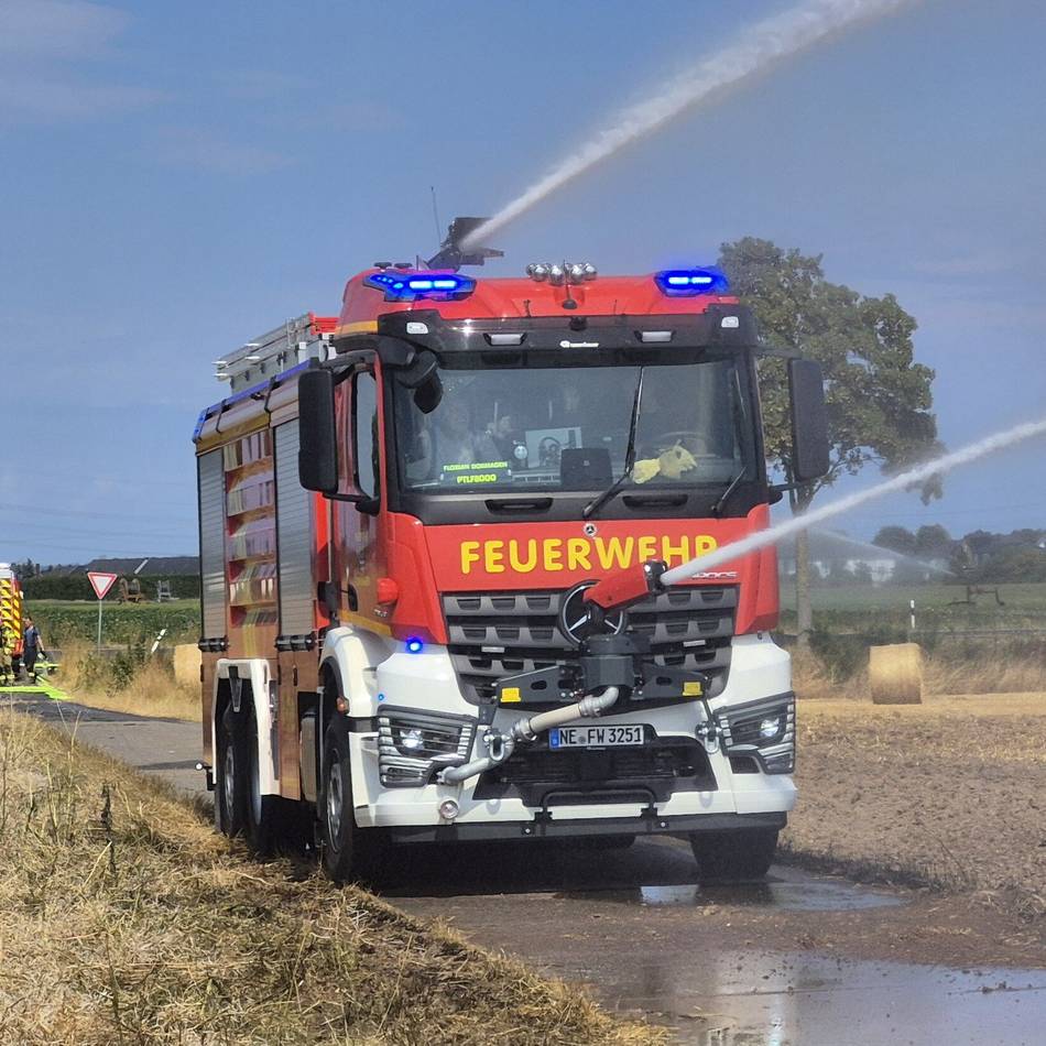 Einsätze in Dormagen: Zwei Feldbrände beschäftigen die Feuerwehr