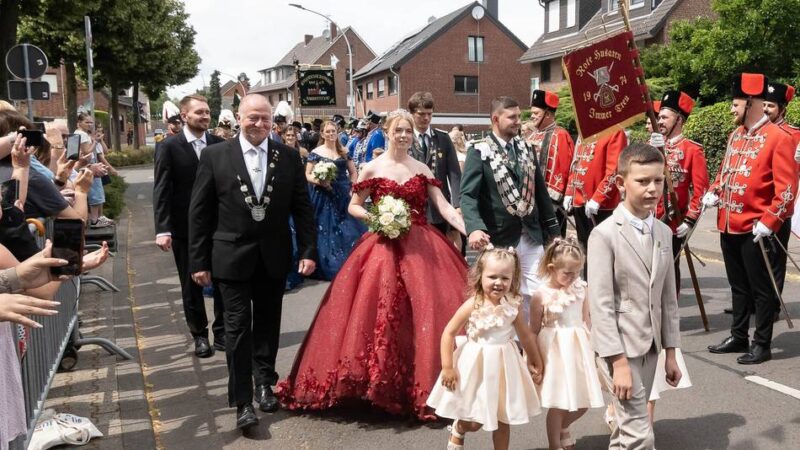 Bürgerschützen Barrenstein: Junges Königspaar regiert in Barrenstein – und träumt von „Malle“