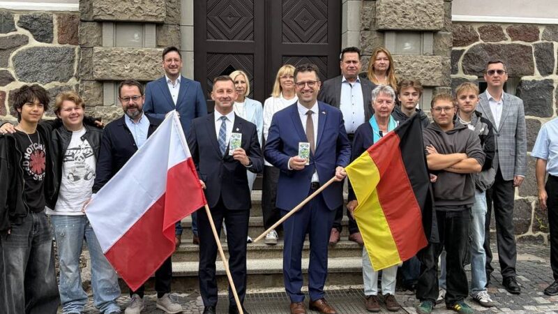 Besuch bei der Partnerstadt: Nettetaler Vertreter reisen zu Siegfried-Lenz-Jubiläum nach Elk