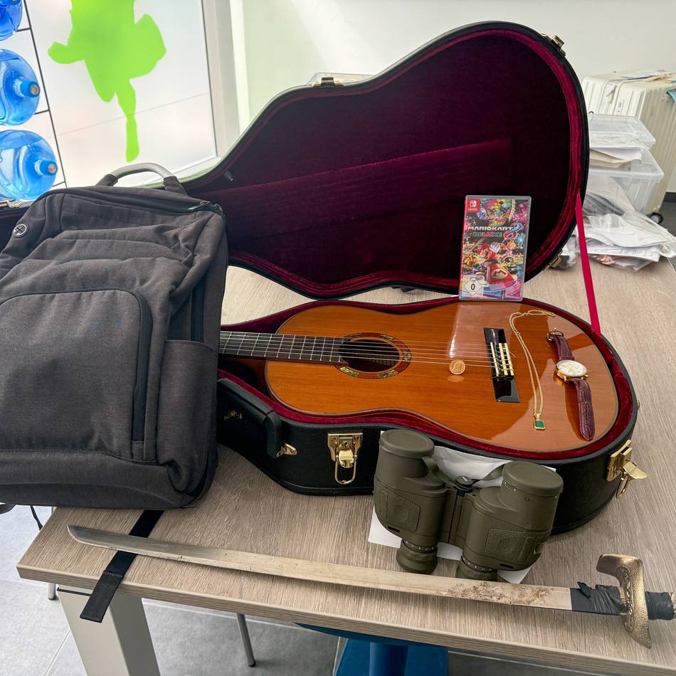 Online-Versteigerung in Dormagen: Vom Kinderwagen bis zur Spielkonsole – Fundbüro-Auktion lockt Schnäppchenjäger