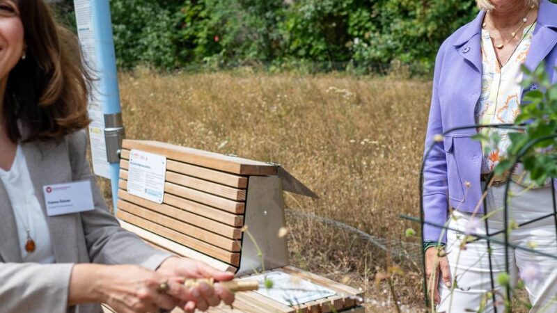 Regenbank speichert 270 Liter Wasser: Klimaschutz zum Draufsetzen in Kaarst