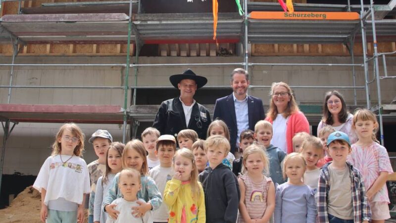Kita-Neubau in Meerbusch: Kitakinder feiern Richtfest für das „schönste Haus in Nierst“
