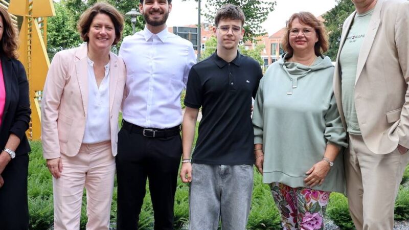Studienstipendium des Rhein-Kreises Neuss: Vom Neuankömmling zum Stipendiaten – zwei Vorbilder aus Neuss