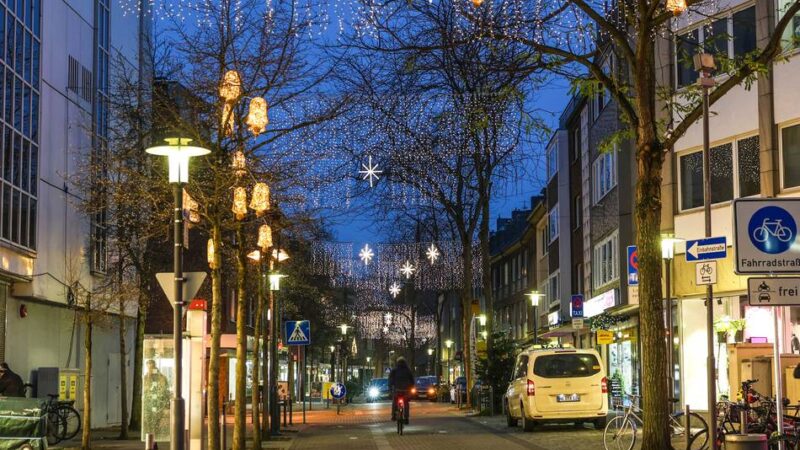 Einzelhandel in Neuss: Innenstadt-Verein geht das Geld aus – Weihnachtsbeleuchtung in Gefahr