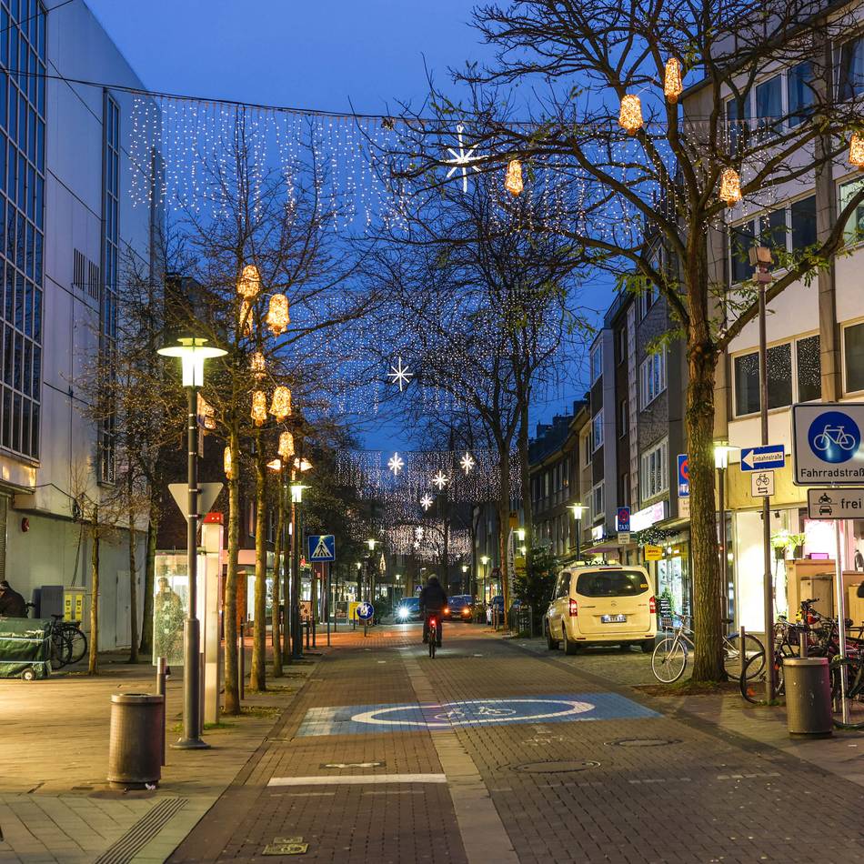 Einzelhandel in Neuss: Innenstadt-Verein geht das Geld aus – Weihnachtsbeleuchtung in Gefahr