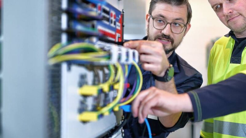 Netzbetreiber in Mettmann: Besuch schaut hinter die Kulissen des Westnetz-Trainingscampus