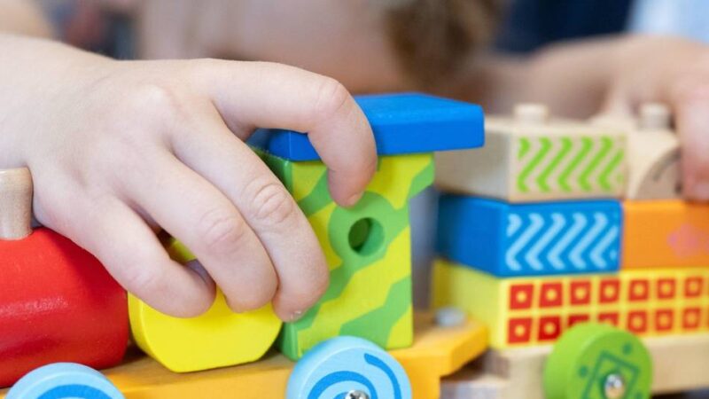Kita-Gebühren ab 2027 : Emmerich streicht Beitragsfreiheit für Dreijährige