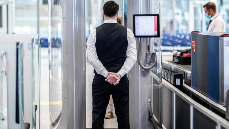 Kritik von Verdi: Toilettengang beim Sicherheitspersonal am Flughafen Düsseldorf nur nach Anmeldung?