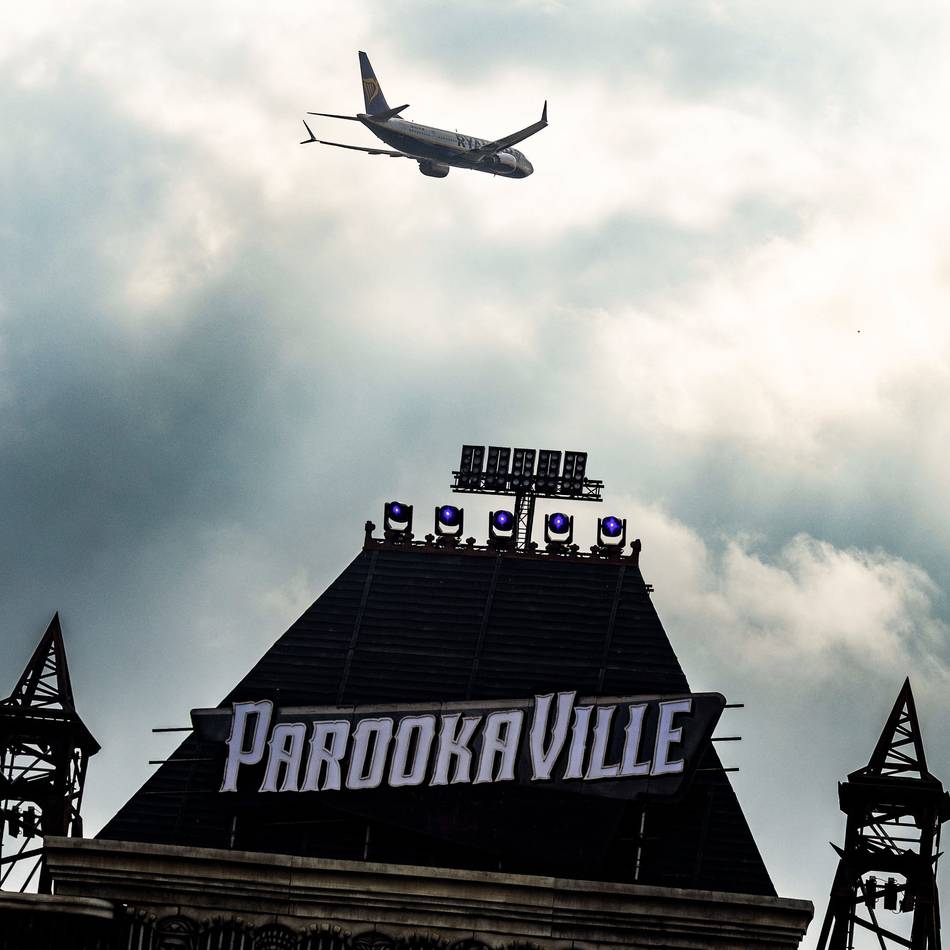 Weeze rüstet sich für die Sommerferien: Parookaville und Ferienbeginn treffen den Airport gleichzeitig