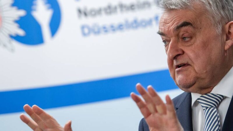 Aktion mit der Polizei: Herbert Reul kommt nach Kevelaer