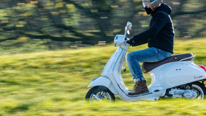 Mopeddiebe verraten sich selbst: „Wir haben die geklaut und fahren jetzt zum Tanken nach Nievenheim“