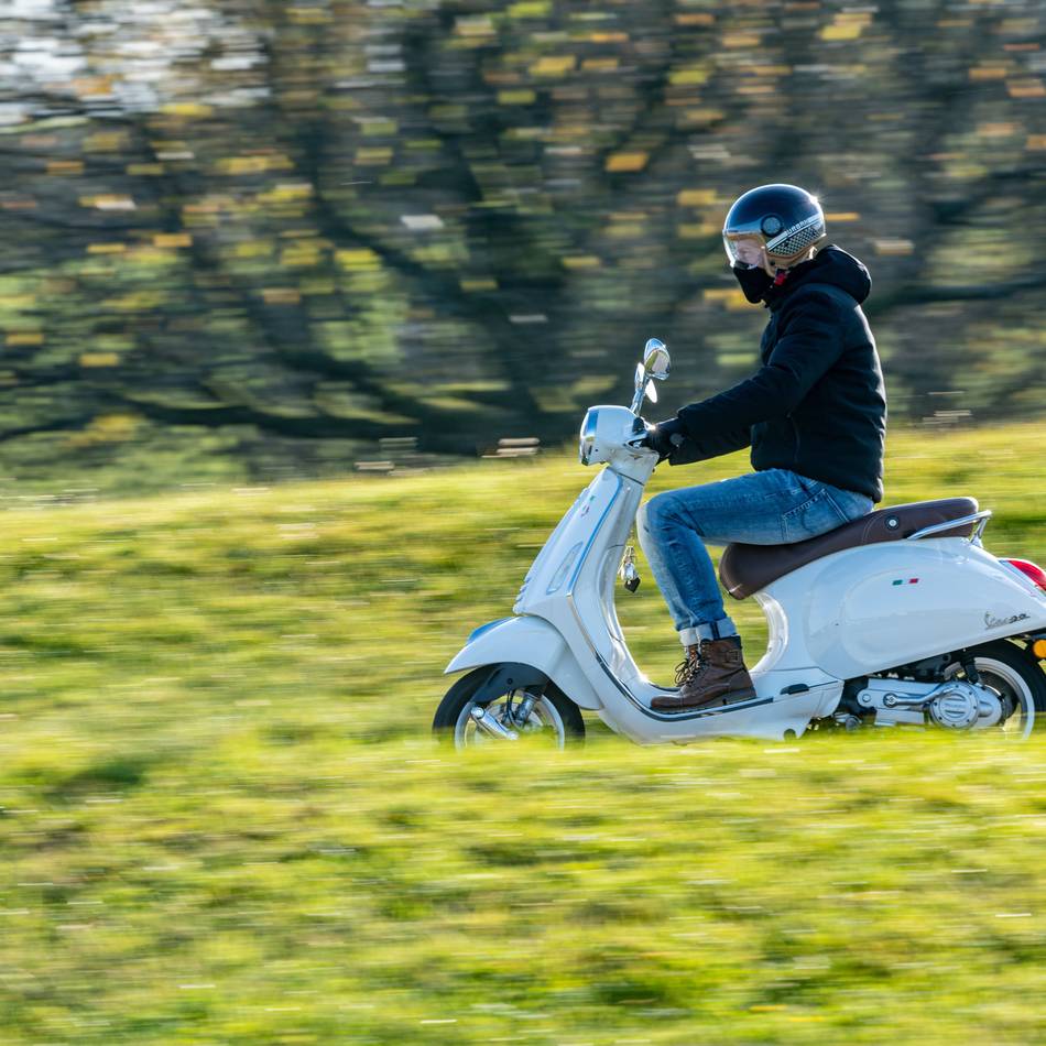 Mopeddiebe verraten sich selbst: „Wir haben die geklaut und fahren jetzt zum Tanken nach Nievenheim“