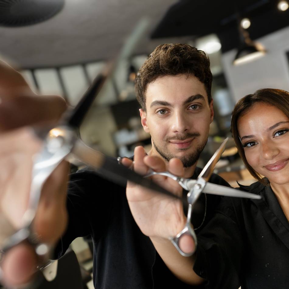 Ausbildung im Kreis Mettmann: Medizinstudent aus Armenien wird Jahrgangsbester bei Friseuren