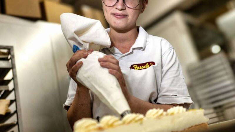 Bäckerei Busch in Monheim: Wie eine 21-Jährige ihren Arbeitsalltag in der Nacht meistert